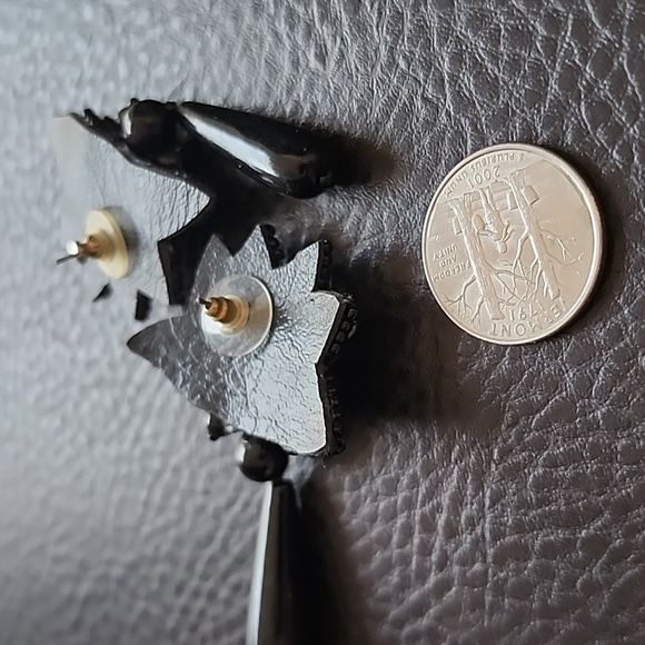 VTG Black Beaded Earrings - Picture 9 of 9